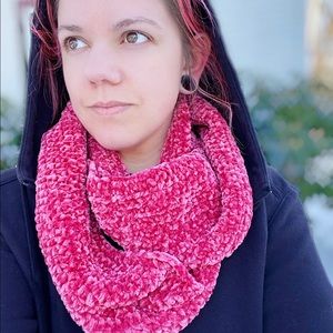 Meet your Posher, Adara